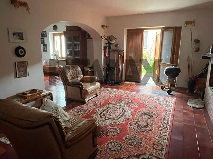Casa quadrilocale in vendita in Via San Francesco, Pitigliano