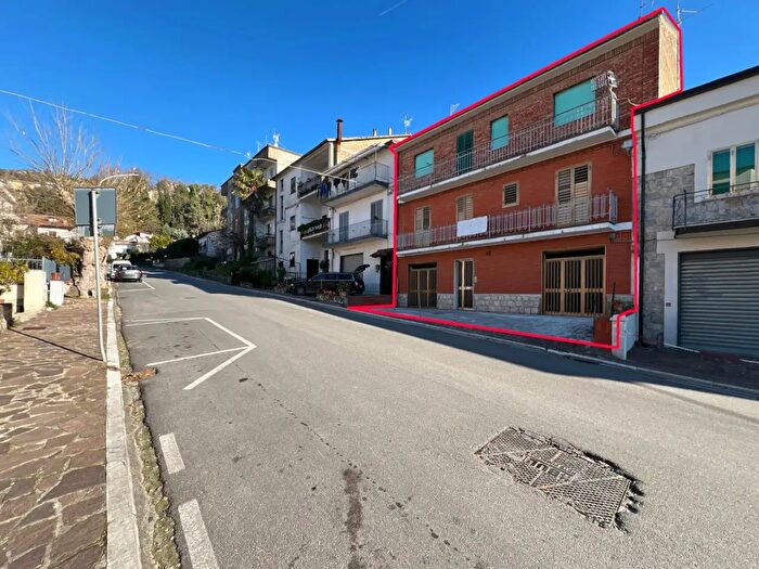 Casa con 10 locali in vendita in Piazza Fontanella, Guardia Sanframondi