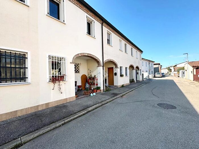 Casa quadrilocale in vendita in Via Mirri, Alfonsine