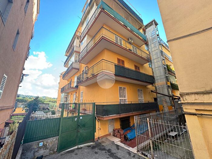 Appartamento trilocale in vendita in Via Alfonso Artiaco, Pozzuoli