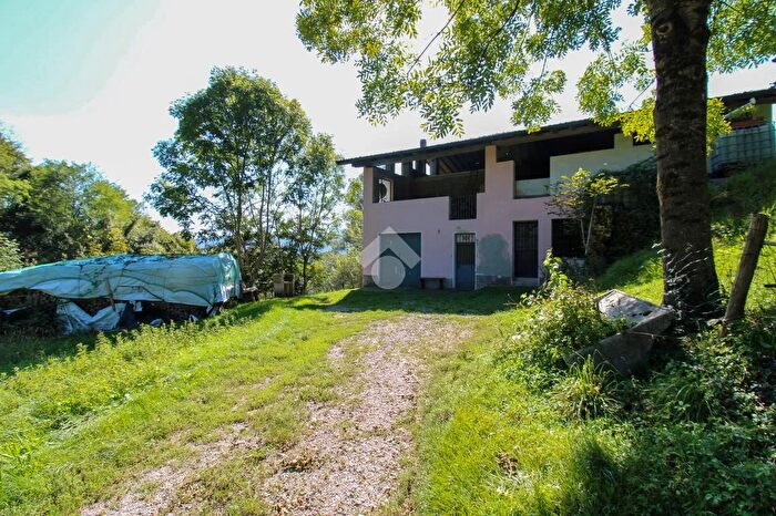 Casa bilocale in vendita in Via Bione, Bione