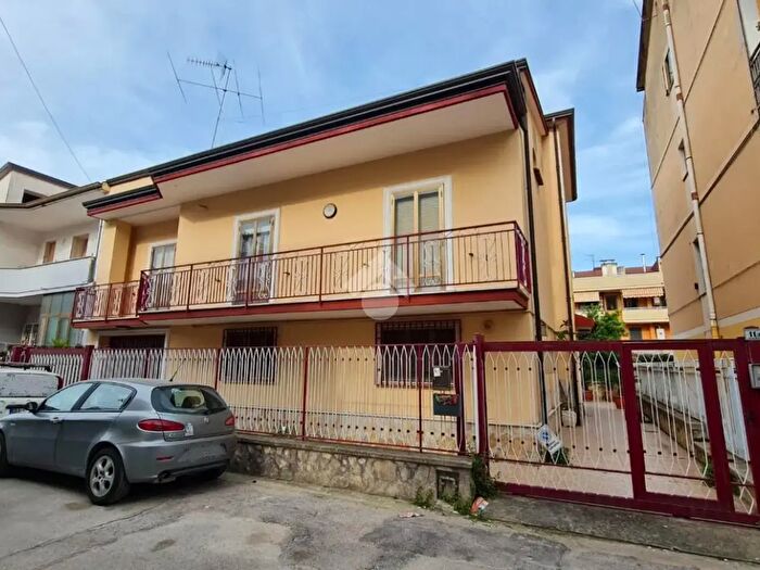 Casa quadrilocale in vendita in Via Enrico De Nicola, Casapulla