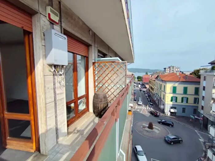 Appartamento trilocale in affitto in Via Roma, Arona