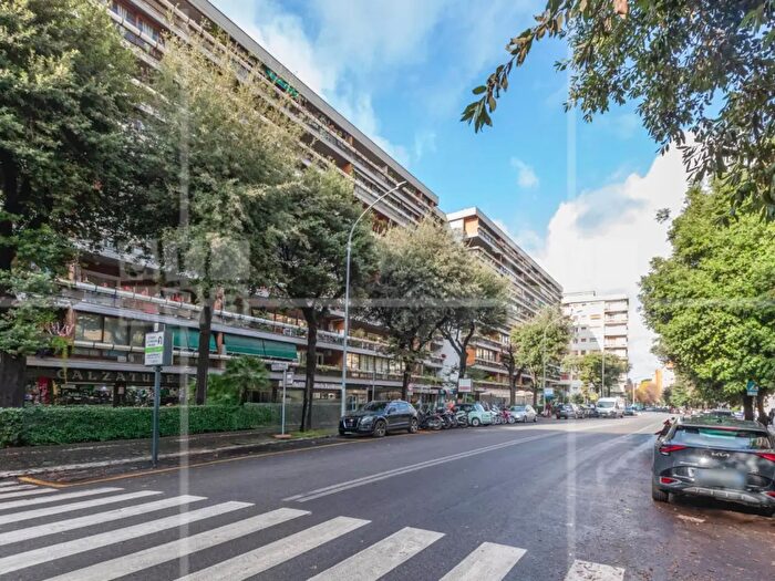 Appartamento con 5 locali in vendita in Via di Donna Olimpia, Roma