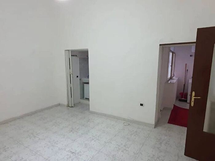 Appartamento bilocale in affitto in Via Cangiani, Rione Alto, Napoli