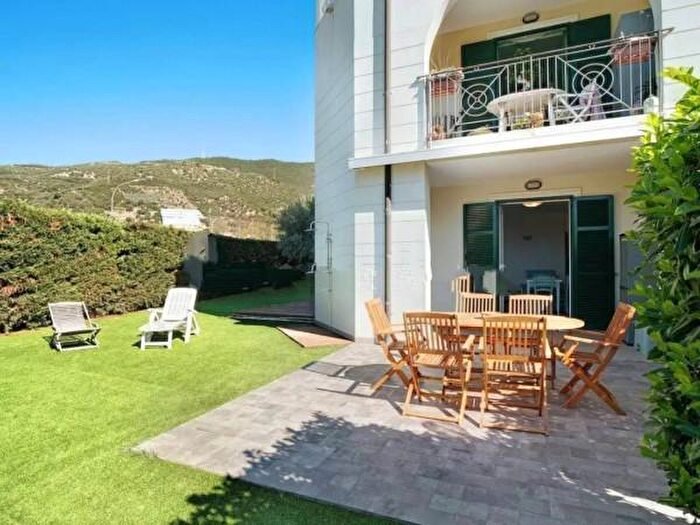 Appartamento trilocale in vendita in Via San Martino, Taggia