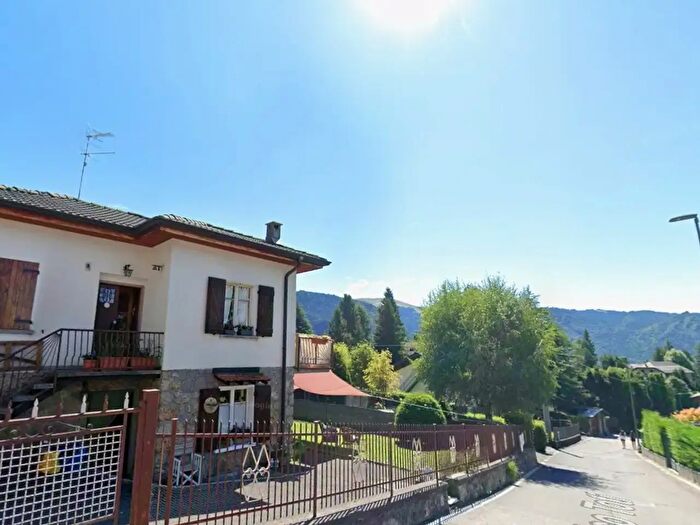 Appartamento quadrilocale in affitto in Via Enrico Toti, Castione Della Presolana