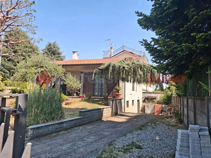 Casa trilocale in vendita in Via Turati, Cerro Maggiore