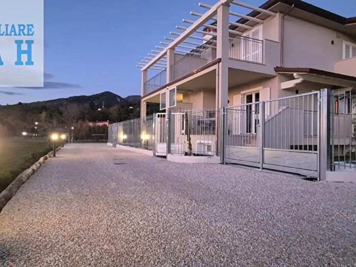 Casa con 7 locali in vendita in Via Alfonso La Marmora, Camaiore