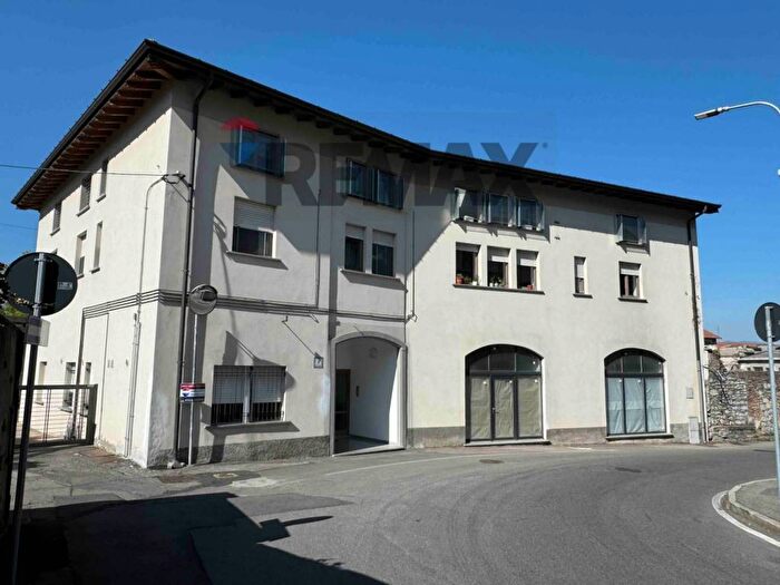 Appartamento quadrilocale in affitto in via Cimone, Giubiano San Carlo, Varese