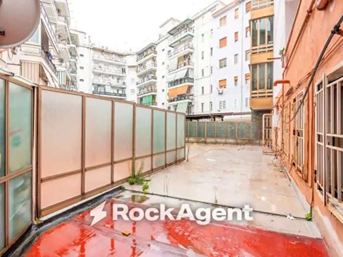 Appartamento con 6 locali in vendita in Via Generale Francesco Pignatelli bis, Napoli