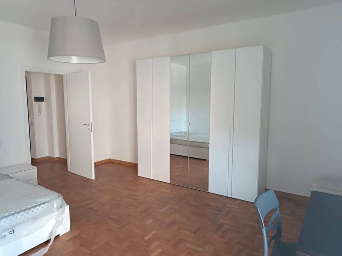 Appartamento quadrilocale in affitto in Via Andrea Maffei, Montenero, Milano