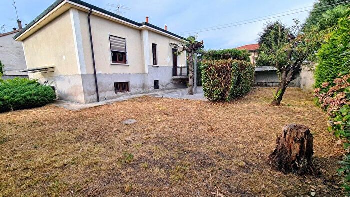 Casa in vendita in Via Antonio Gramsci Cascina San Gerolamo Busto Garolfo Milano Lombardia Italia, Busto Garolfo