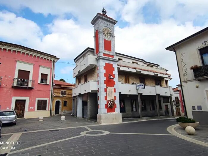 Appartamento con 12 locali in vendita in Piazza Vittorio Emanuele, Rotondi