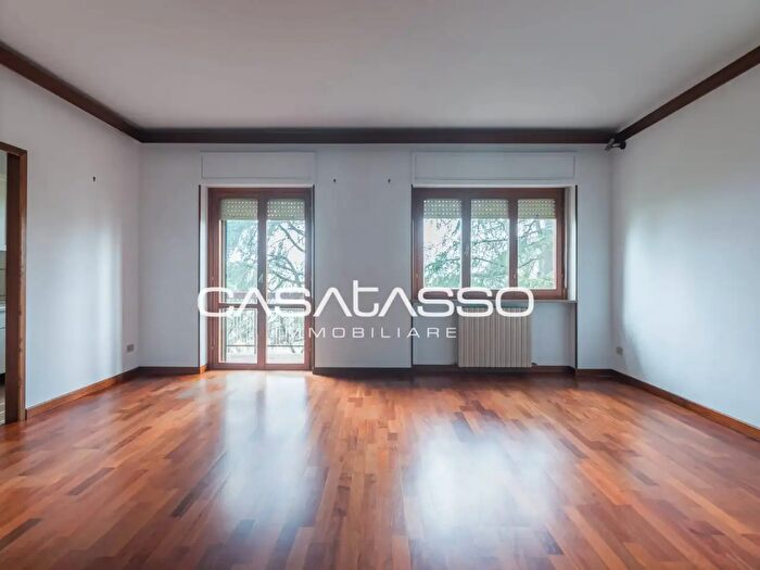 Casa con 9 locali in vendita in Via Medaglie dOro, Macerata