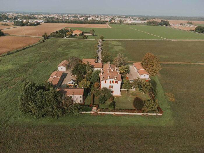 Appartamento con 6 locali in vendita in Via Parenza Alta, Borgo Virgilio