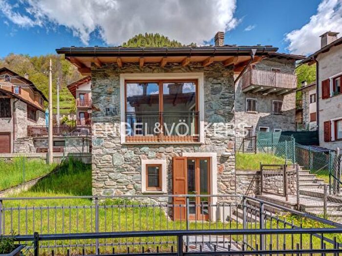 Casa trilocale in vendita in Via Basalini, Chiesa In Valmalenco