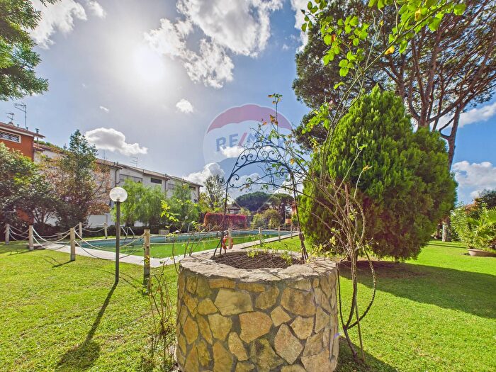 Casa con 9 locali in vendita in Via Sofocle, Roma