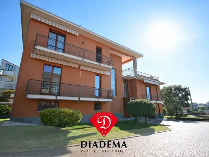 Casa con 11 locali in vendita in Via Marconi, Sumirago