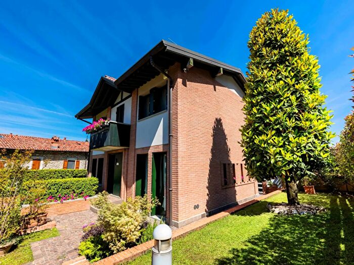 Casa con 5 locali in vendita in Mozzo