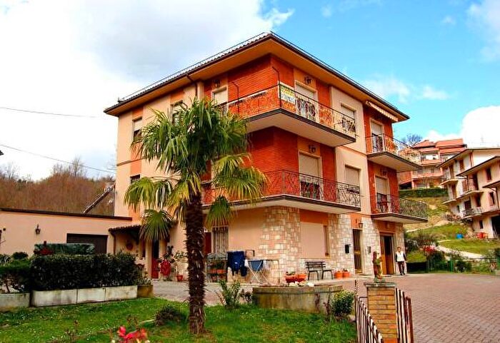 Appartamento trilocale in vendita in Via Benedetto Costa, Sarnano