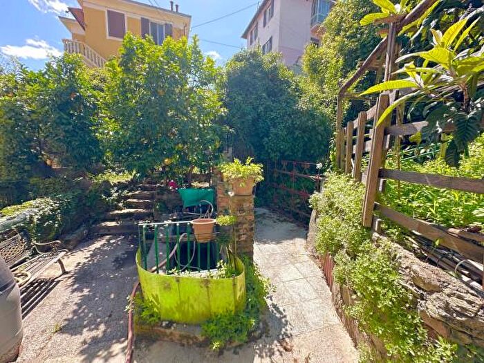 Appartamento quadrilocale in vendita in Via Val Sugana, Genova