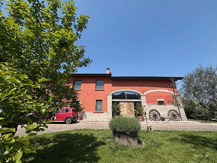 Casa con 5 locali in vendita in Via Frara, Parma