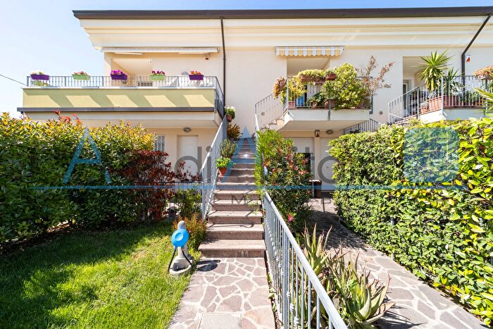 Appartamento trilocale in vendita in Via Macanno, Rimini