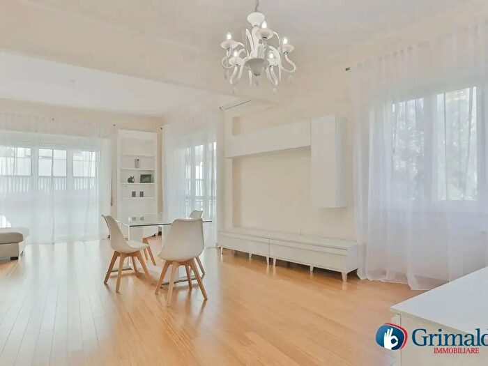 Appartamento quadrilocale in affitto in Viale Pasteur, Roma