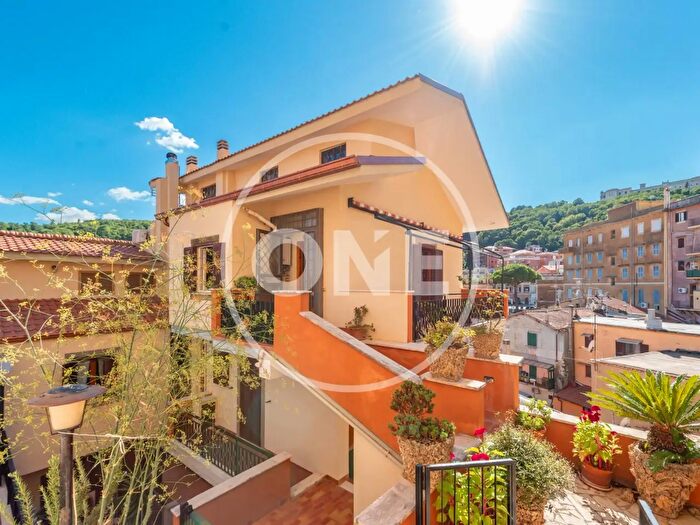 Appartamento con 6 locali in vendita in Via Cavour, Monte Compatri