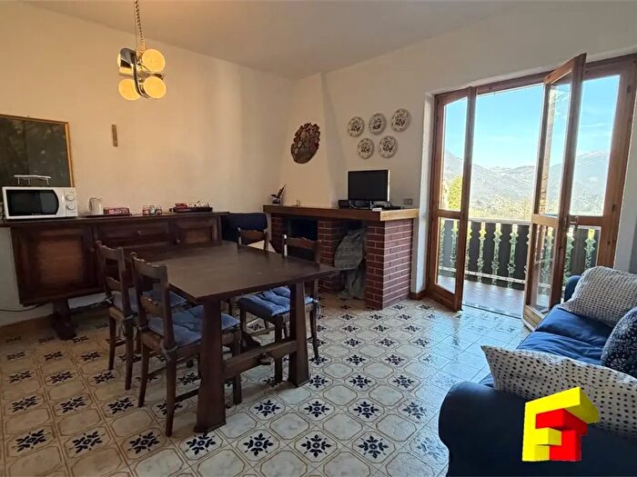 Appartamento trilocale in vendita in Via Culmine, Cremeno