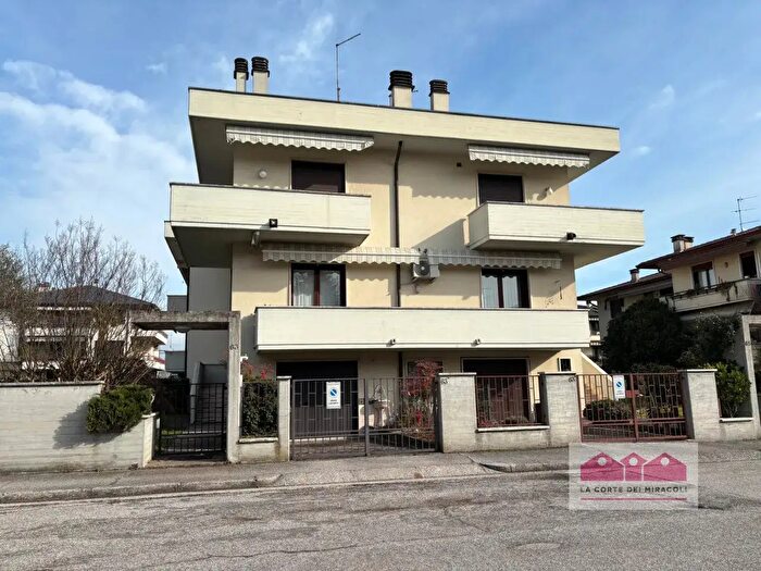 Casa con 5 locali in vendita in Via Giuriato, Vicenza