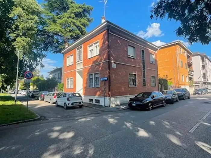 Casa con 9 locali in vendita in Viale dei Mille, Ferrara