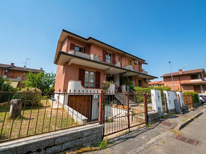 Casa quadrilocale in vendita in Via Ada Negri, Centro, Travacò Siccomario