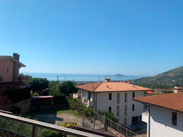 Casa quadrilocale in vendita in Via Rotabile, Formia