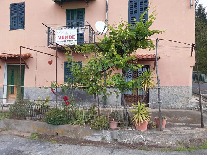 Casa con 8 locali in vendita in Via Innocenzo Lucifredi, Borghetto DArroscia