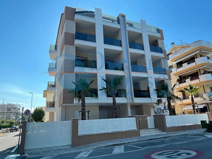 Appartamento trilocale in vendita in Lungomare Marconi, Alba Adriatica