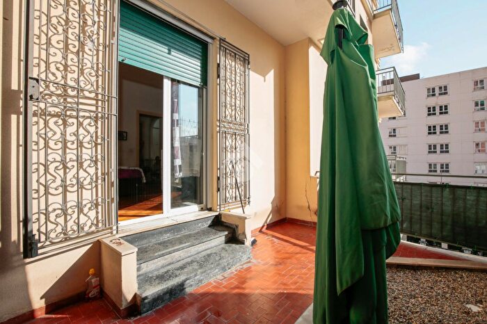 Appartamento trilocale in vendita in Via Ponterotto, Genova