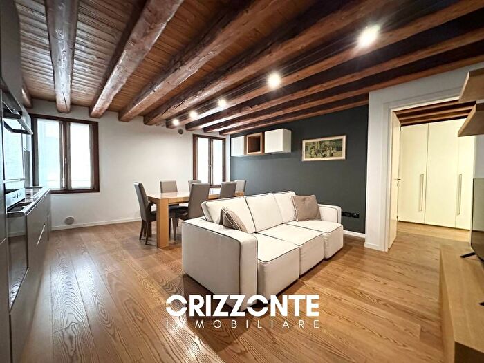 Appartamento trilocale in affitto in Via Jacopo Vittorelli, Centro, Bassano del Grappa