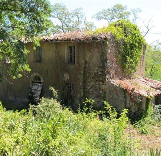 Casa con 6 locali in vendita in Sorano