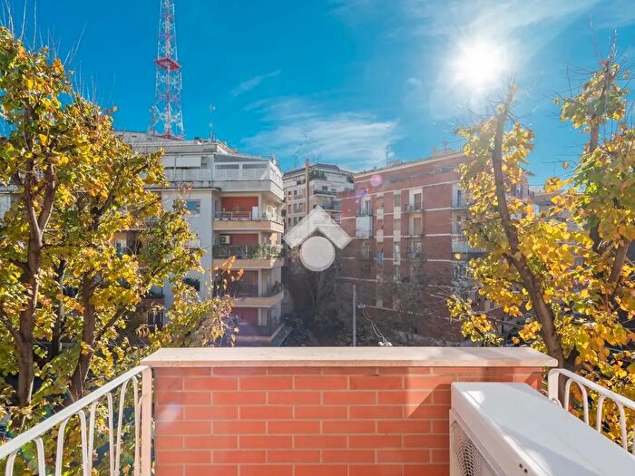 Appartamento con 5 locali in vendita in Viale delle Medaglie d'Oro, Roma