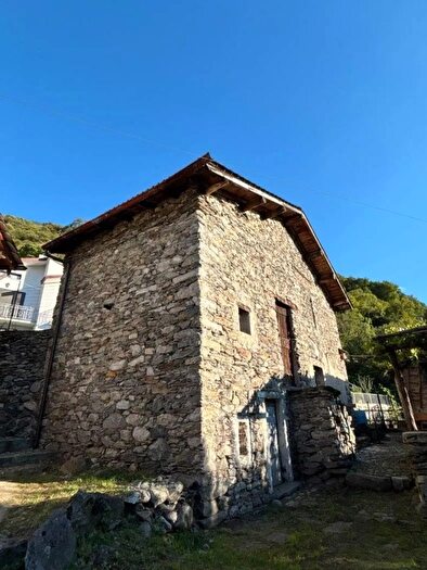 Casa bilocale in vendita in Via Villa Verceia, Verceia