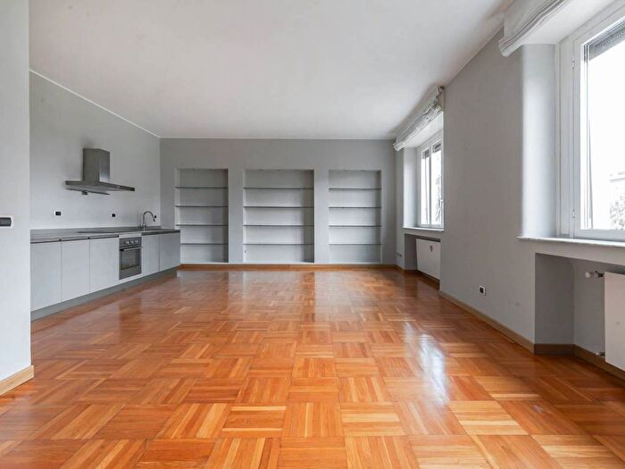 Appartamento trilocale in affitto in Via Giacomo Griziotti, Pagano, Milano