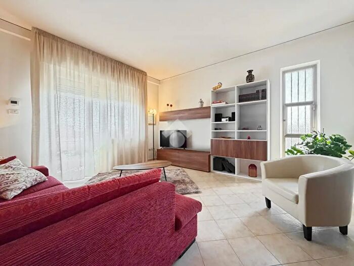 Appartamento quadrilocale in vendita in Via Papa Giovanni XXIII, Isola Rizza
