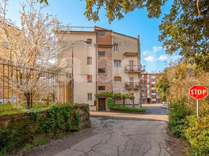 Appartamento con 5 locali in vendita in Via Piero della Francesca, Perugia