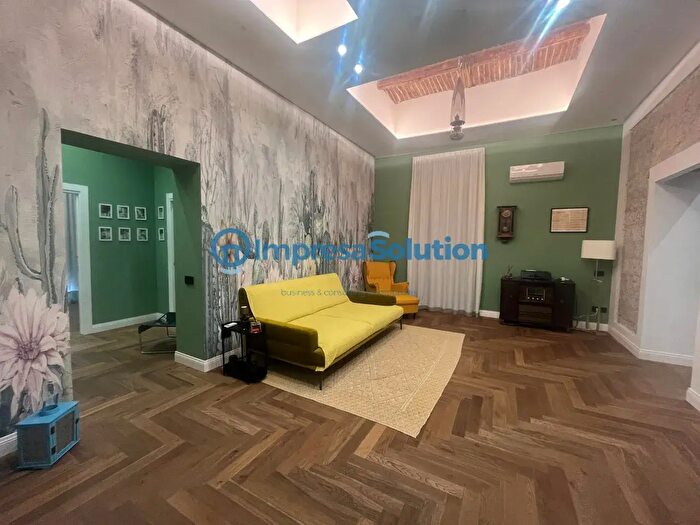 Appartamento con 5 locali in vendita in Corso Giuseppe Garibaldi, Napoli