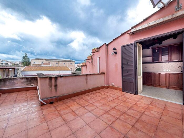 Appartamento bilocale in affitto in Via Teatro Garibaldi, Kalsa, Palermo