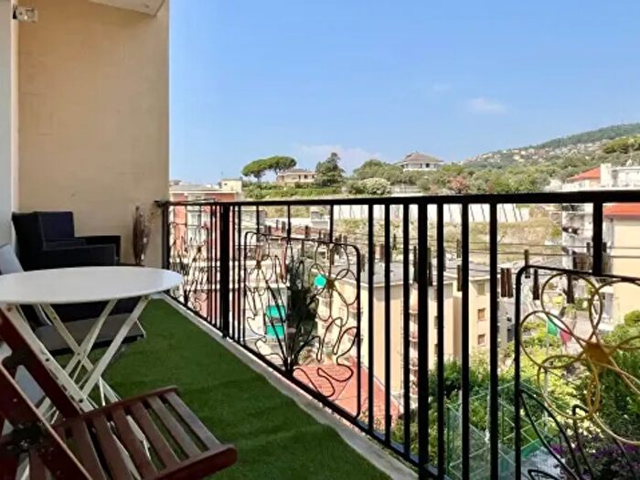 Appartamento quadrilocale in vendita in Via Villa Grande, Varazze