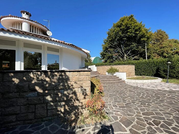 Casa con 5 locali in vendita in Via Alfieri, Granze