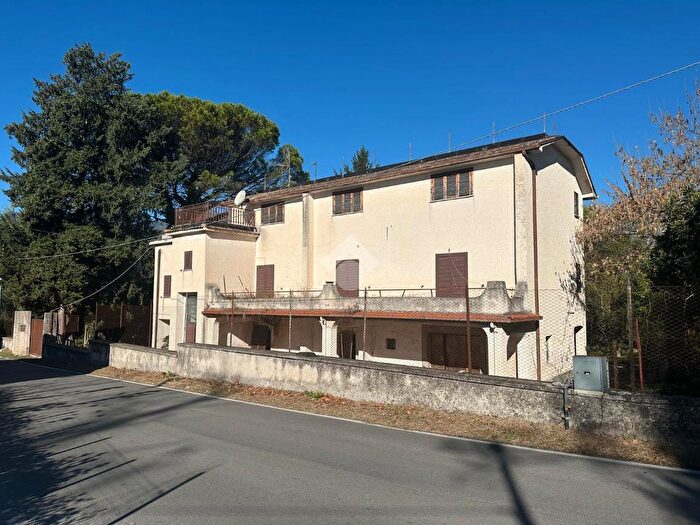 Casa con 8 locali in vendita in Via San Pasquale, Cassino
